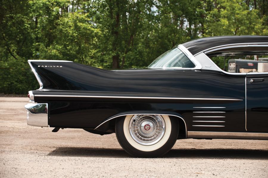  Cadillac Series 62 Hardtop Coupe 1958 года  (фото 11 из 19)